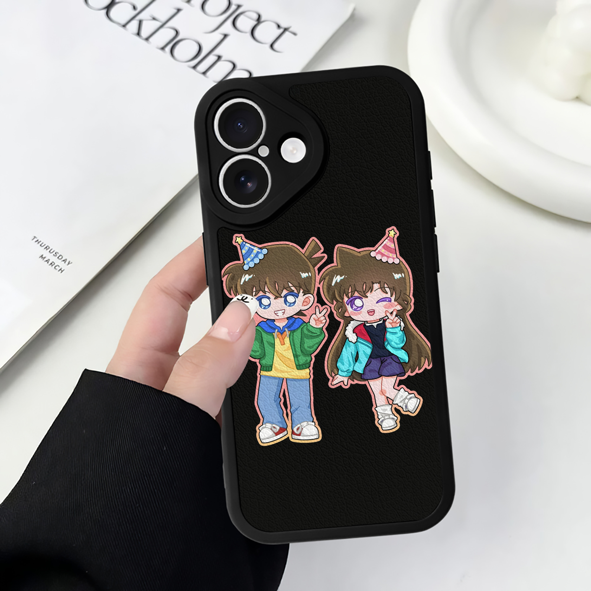（画像用） 名探偵コナン 毛利 蘭 もうり らん、モーリ ラン Detective Conan Rachel Moore 【iPhone 16シリーズ対応】シリコンスマホケース（レザー調） 材質：シリコン